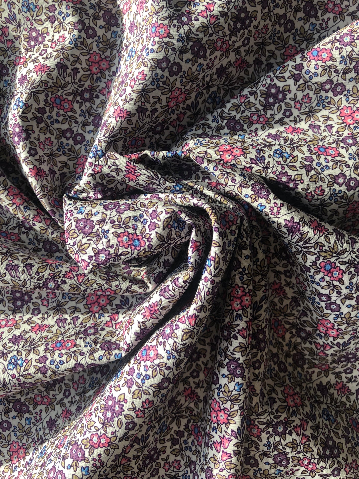 X 3 Meter Pieces of Printed Cotton Fabrics For Sale