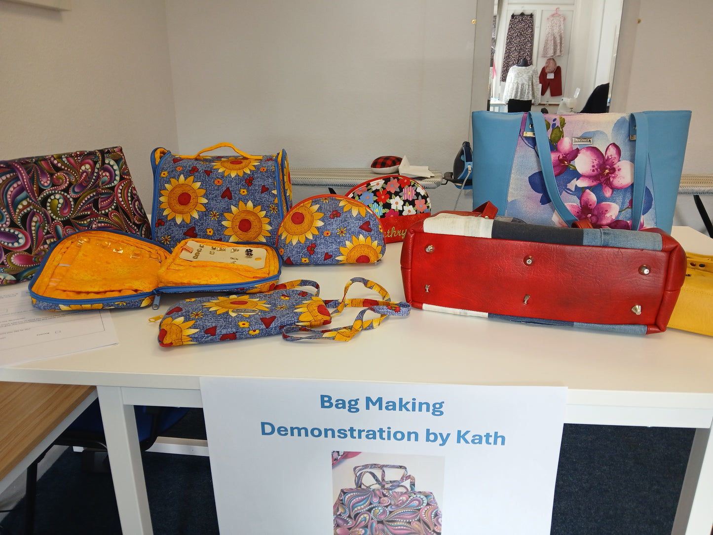 Make the Baker Street Bag with Kath on Friday 1st November, 10.00 - 2.00 for 3 weeks