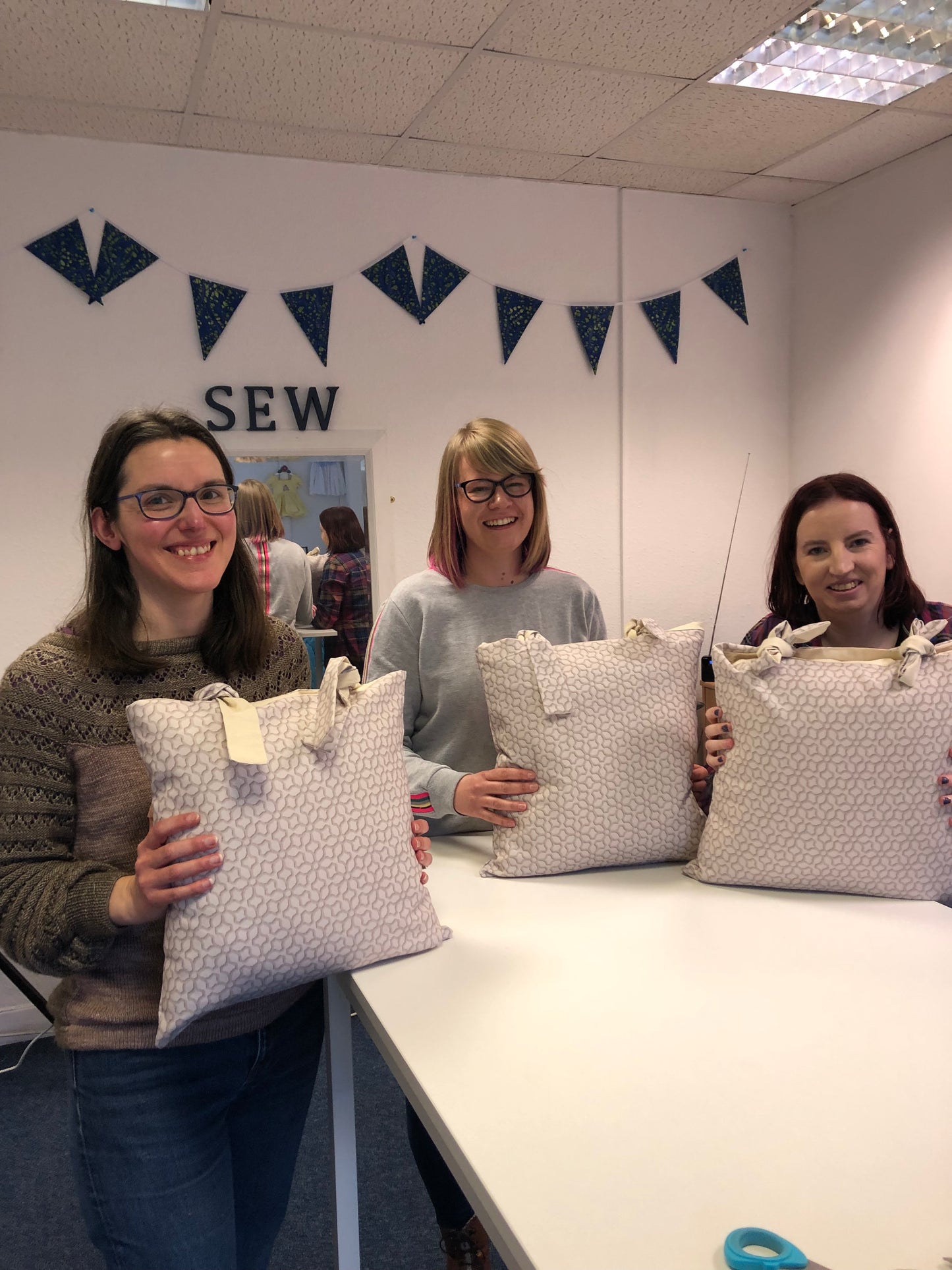 Absolute Beginners Sewing class make a cushion or bag Monday morning 28th October 9.30-12.30